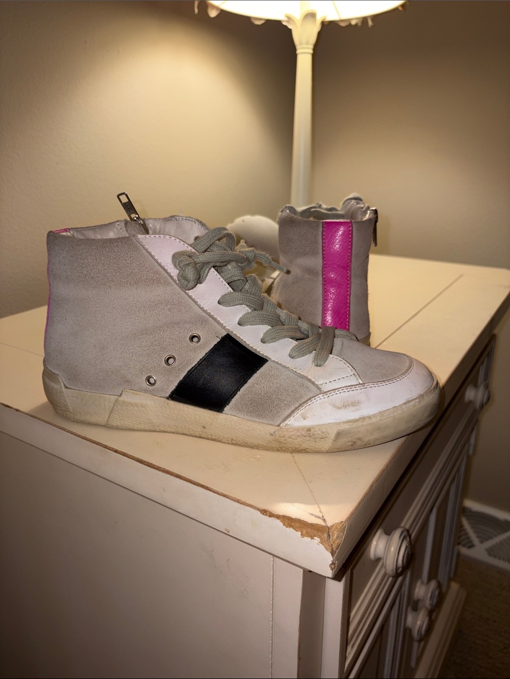 Casual High-Top Sneakers in Light Gray with Pink Accent